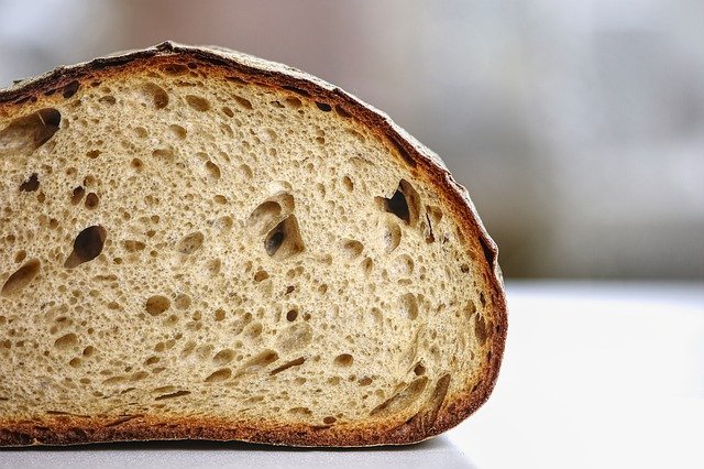 Brot backen im Römertopf