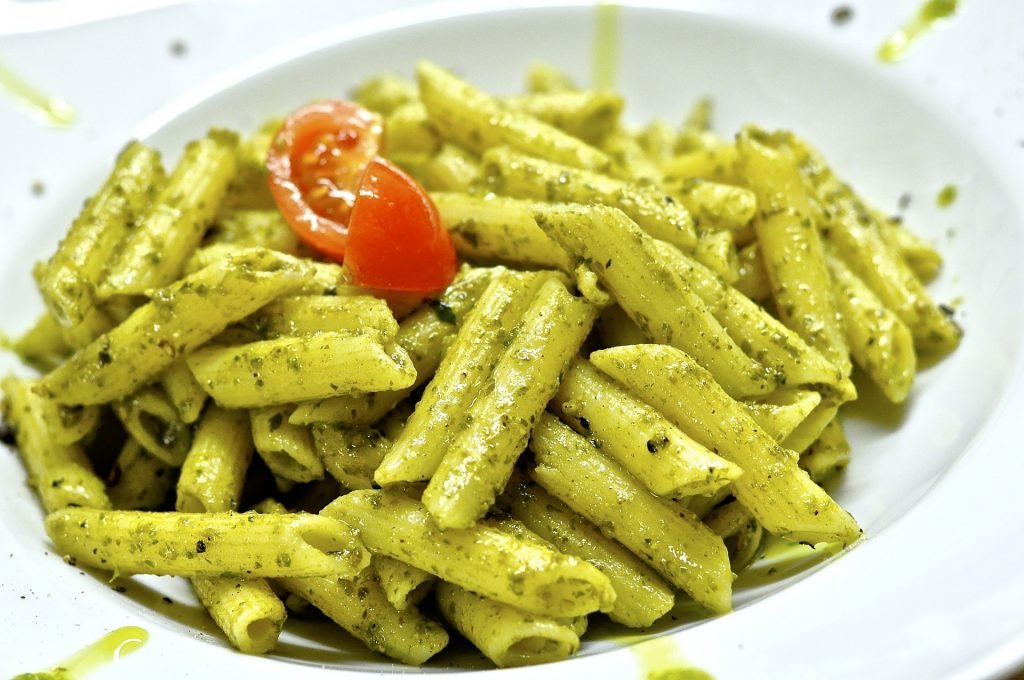 Italienisch essen: Penne mit Pesto